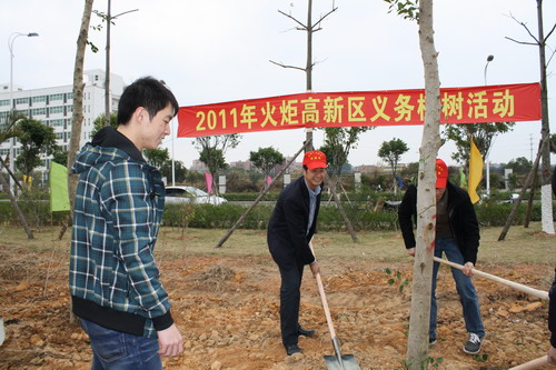 创业中心积极参加高新区义务植树活动